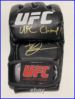 Dricus Du Plessis Signed UFC Glove Beckett BAS COA Autographed IP a